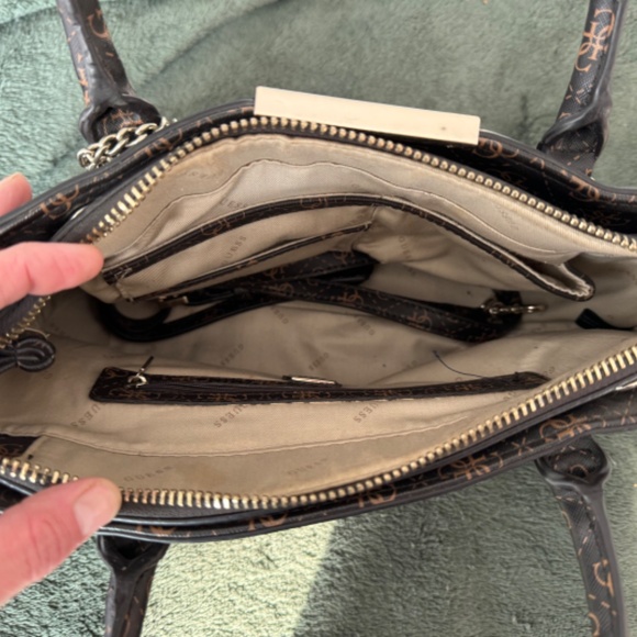 Guess handbag - 65$ - Picture 3 of 4